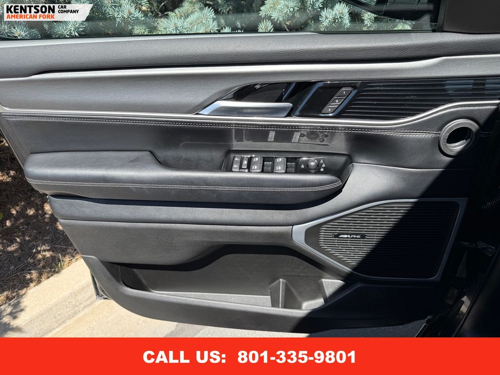 2025 Jeep Wagoneer L Series III photo 18