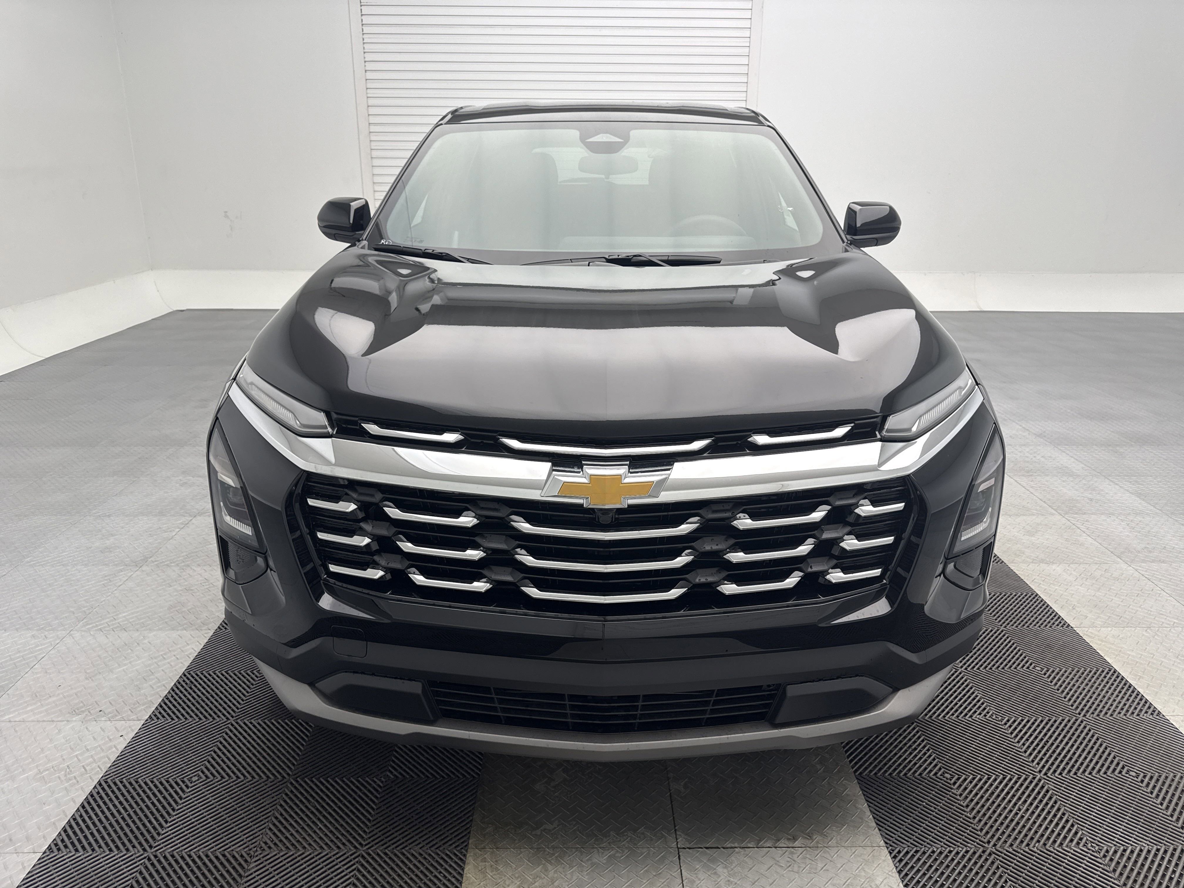 2026 Chevrolet Equinox LT photo 2