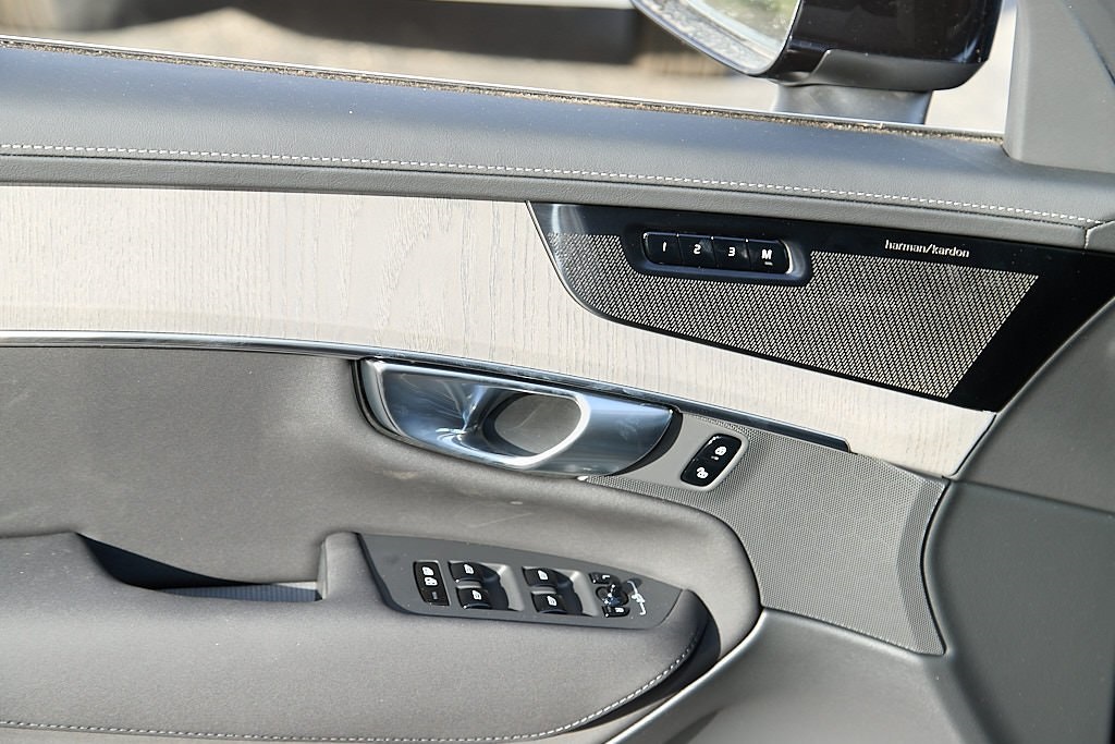 2026 VOLVO XC90 - Image 10