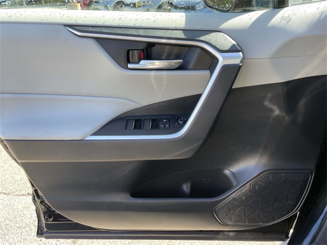 2022 Toyota RAV4 XLE photo 24