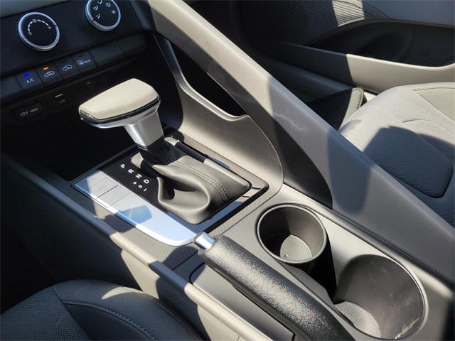 2025 Hyundai Elantra SE photo 18
