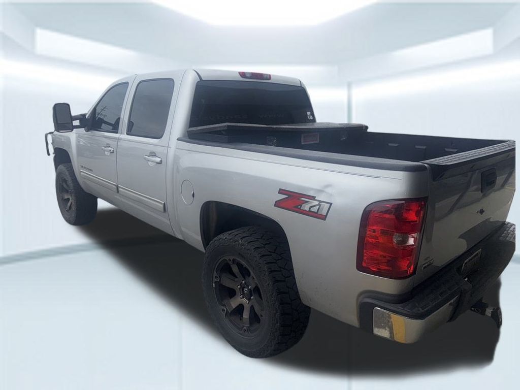 2010 Chevrolet Silverado 1500 LT photo 3