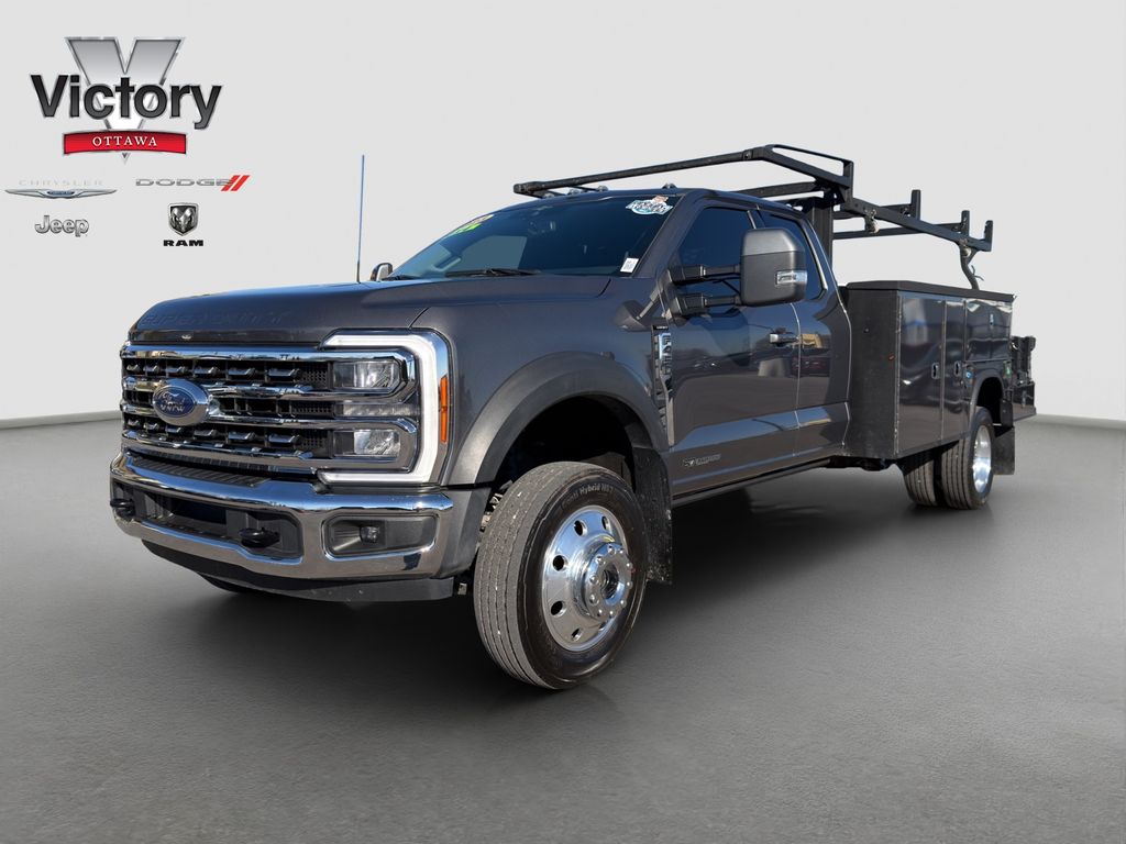 2023 Ford F-450 Super Duty Chassis Cab Lariat's photo