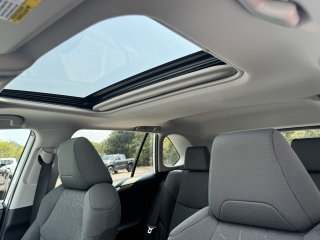 2022 Toyota RAV4 XLE photo 11