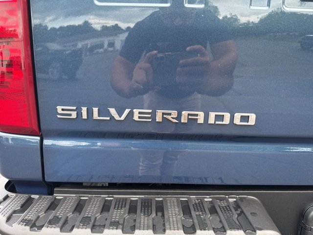 2025 Chevrolet Silverado 2500HD Custom photo 16