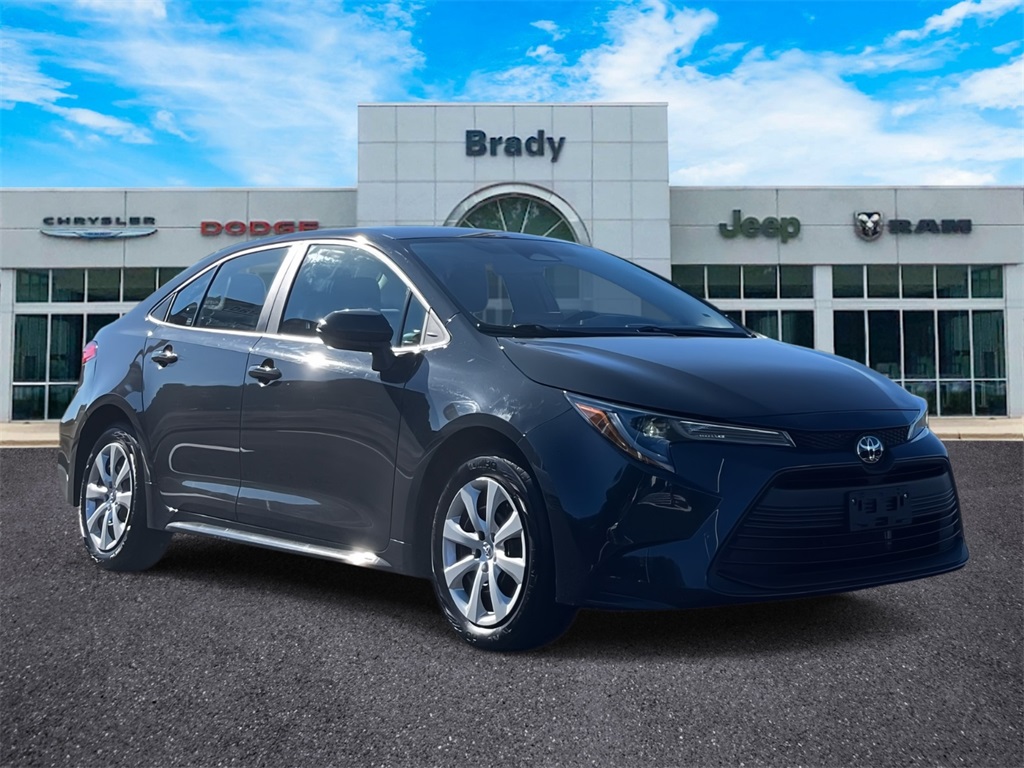 2024 Toyota Corolla LE's photo