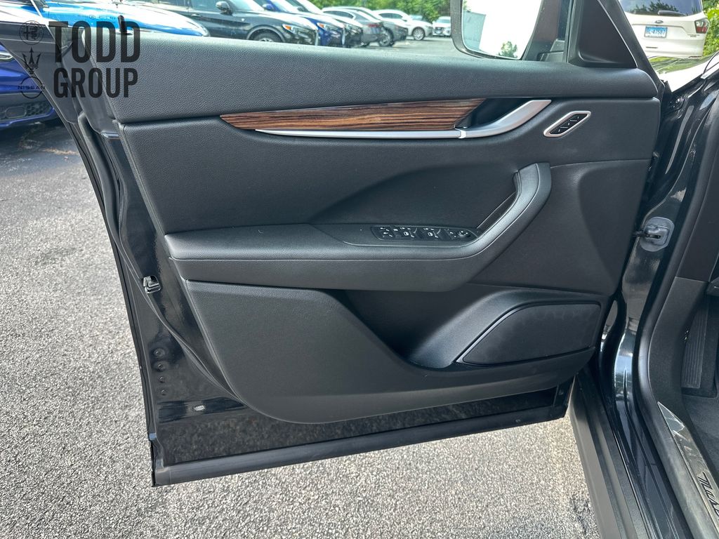2022 Maserati Levante GT photo 9