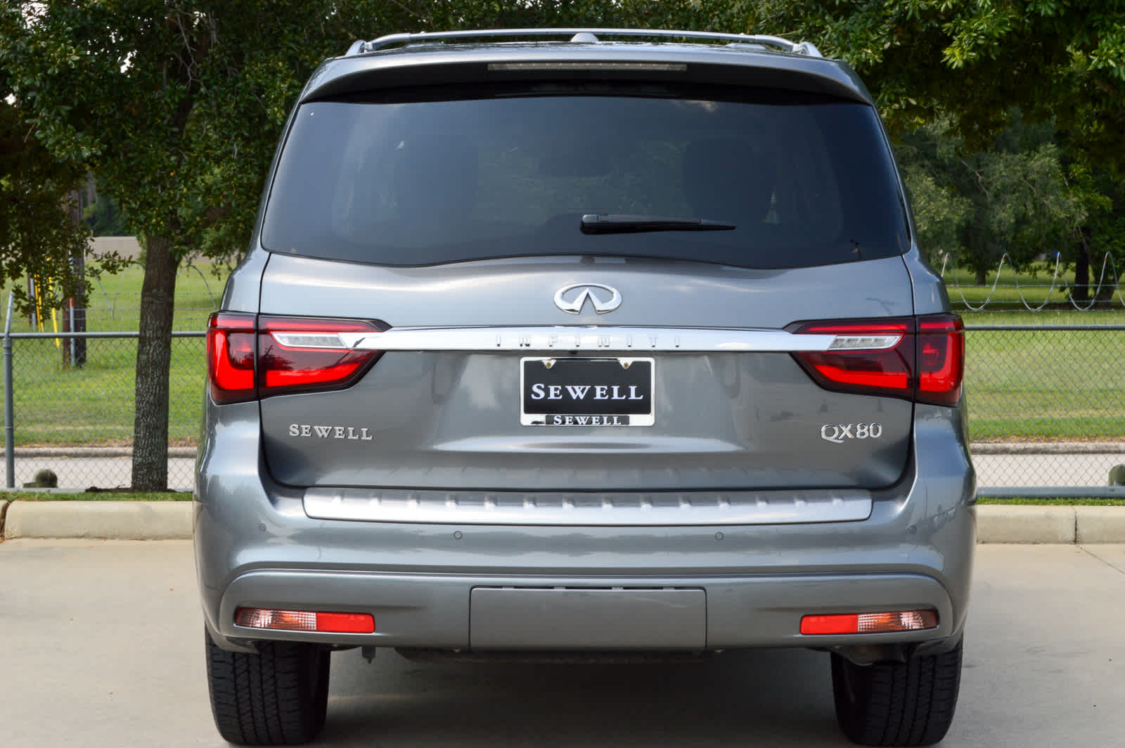 2019 Infiniti QX80 Luxe photo 5