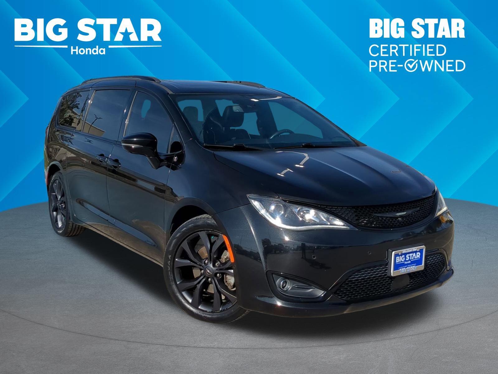 2020 Chrysler Pacifica Limited's photo