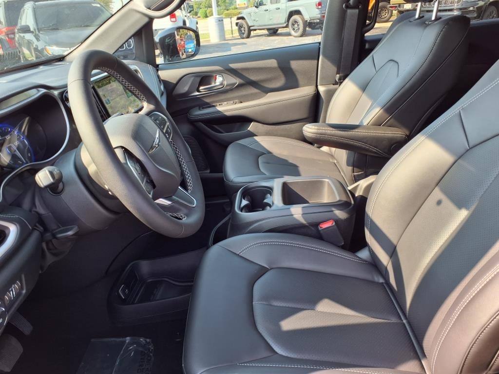 2026 Chrysler Pacifica photo 10