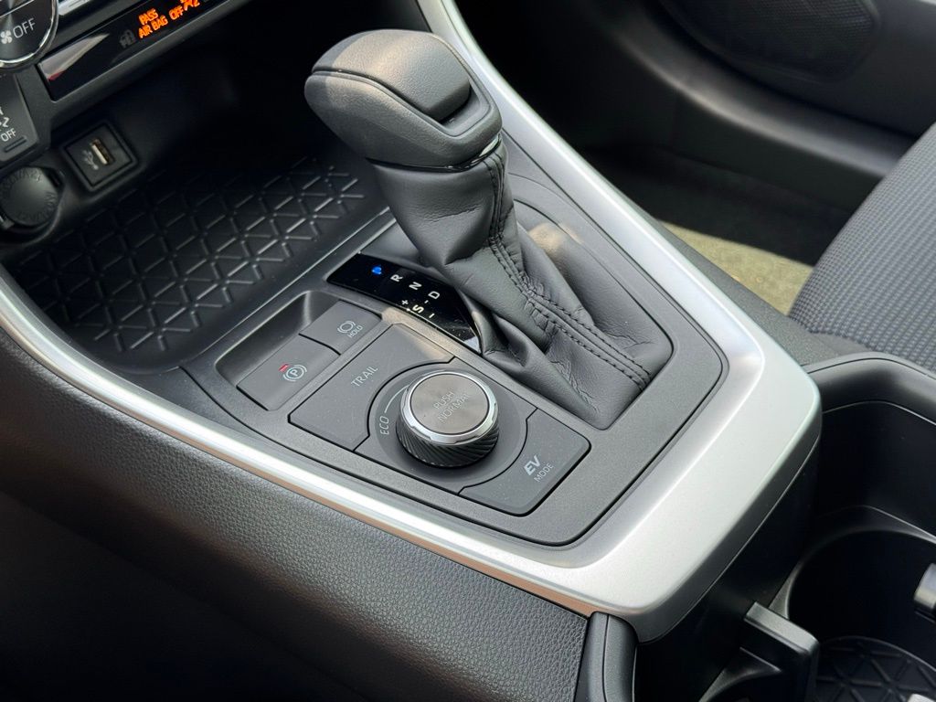 2025 Toyota RAV4 Hybrid LE photo 25