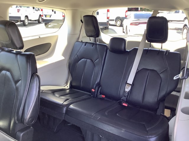2022 Chrysler Pacifica Touring L photo 27
