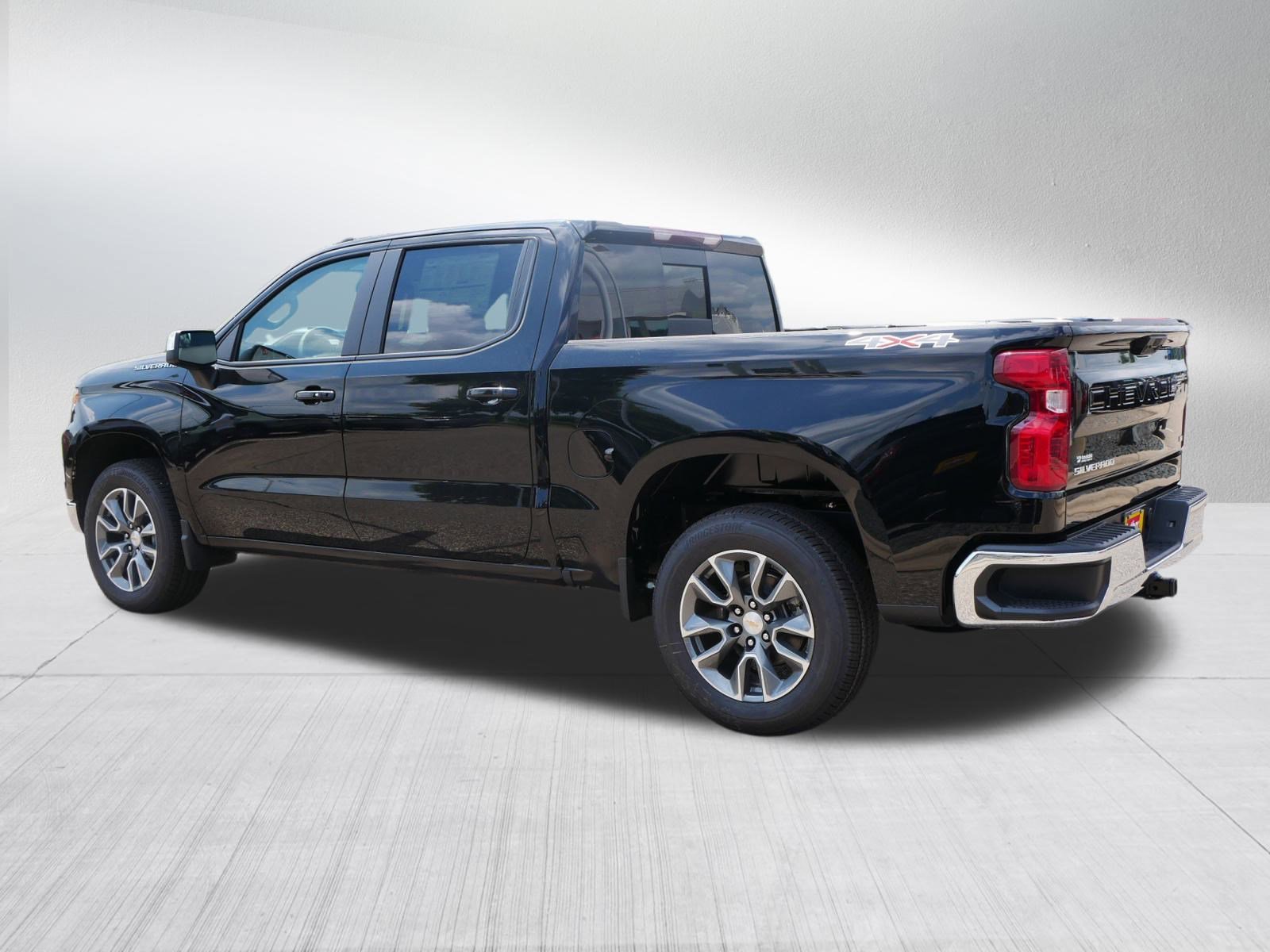 2025 Chevrolet Silverado 1500 LT photo 2