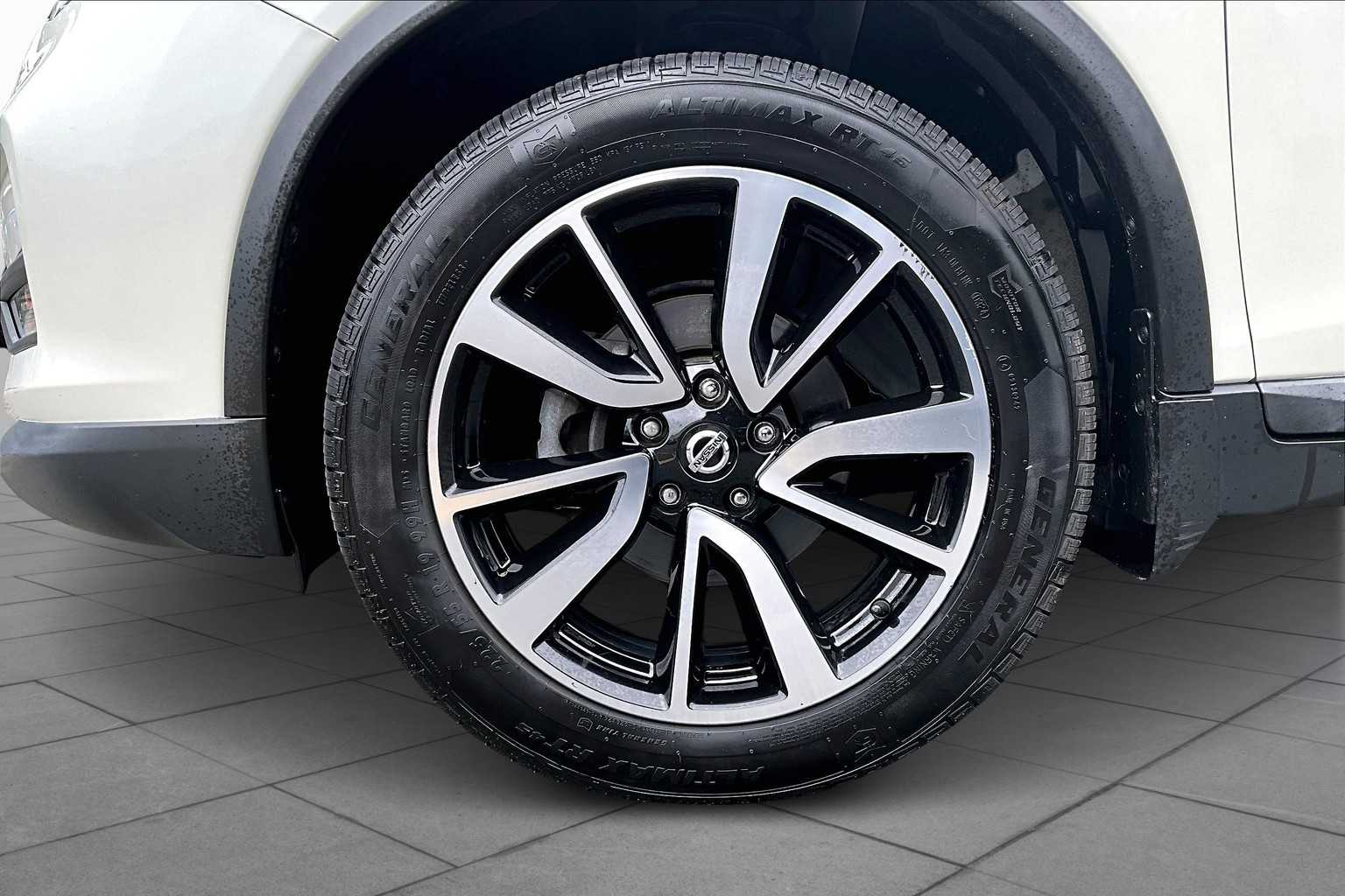 2019 Nissan Rogue SL photo 10