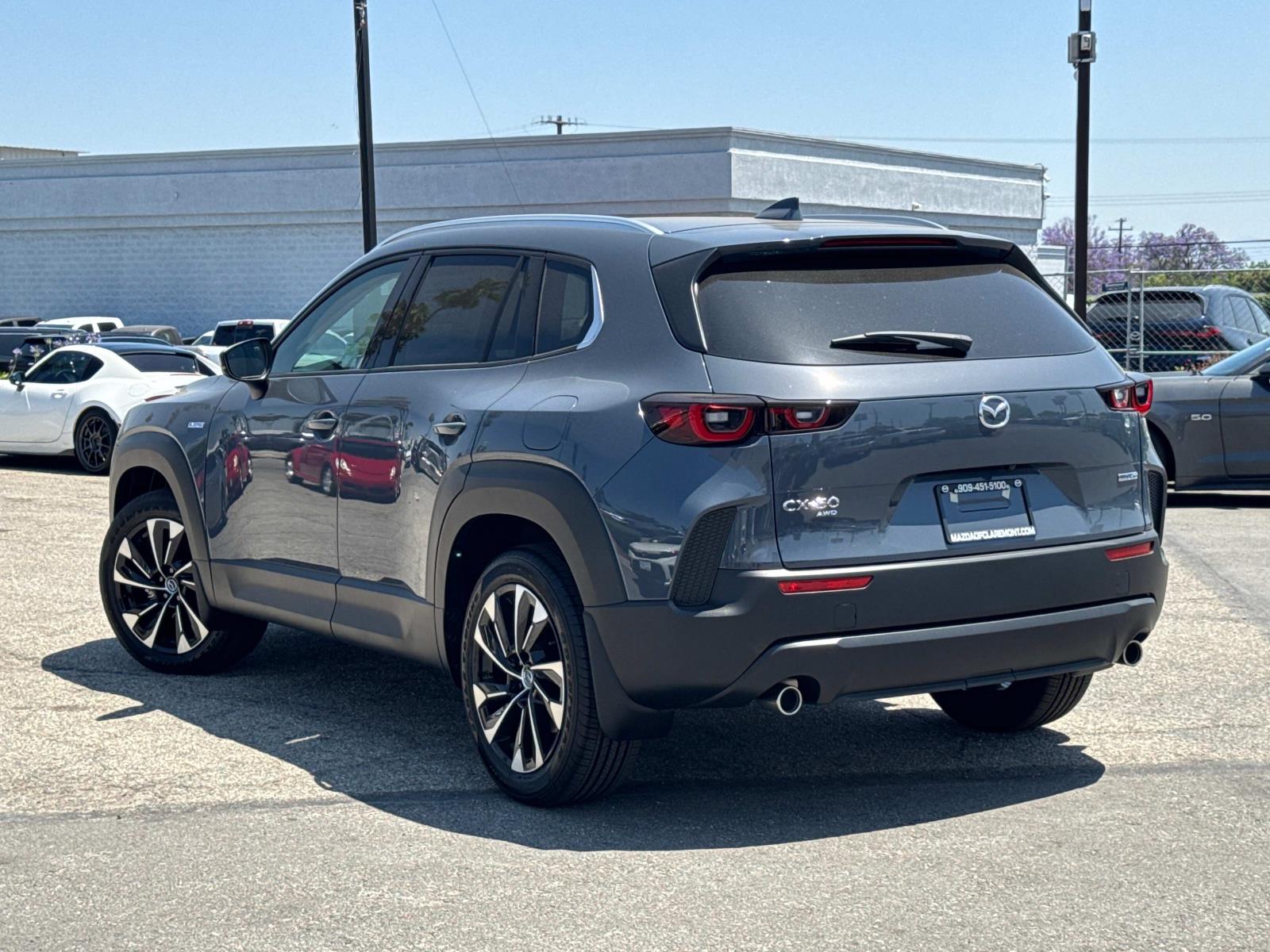 2025 Mazda CX-50 Premium Plus photo 2