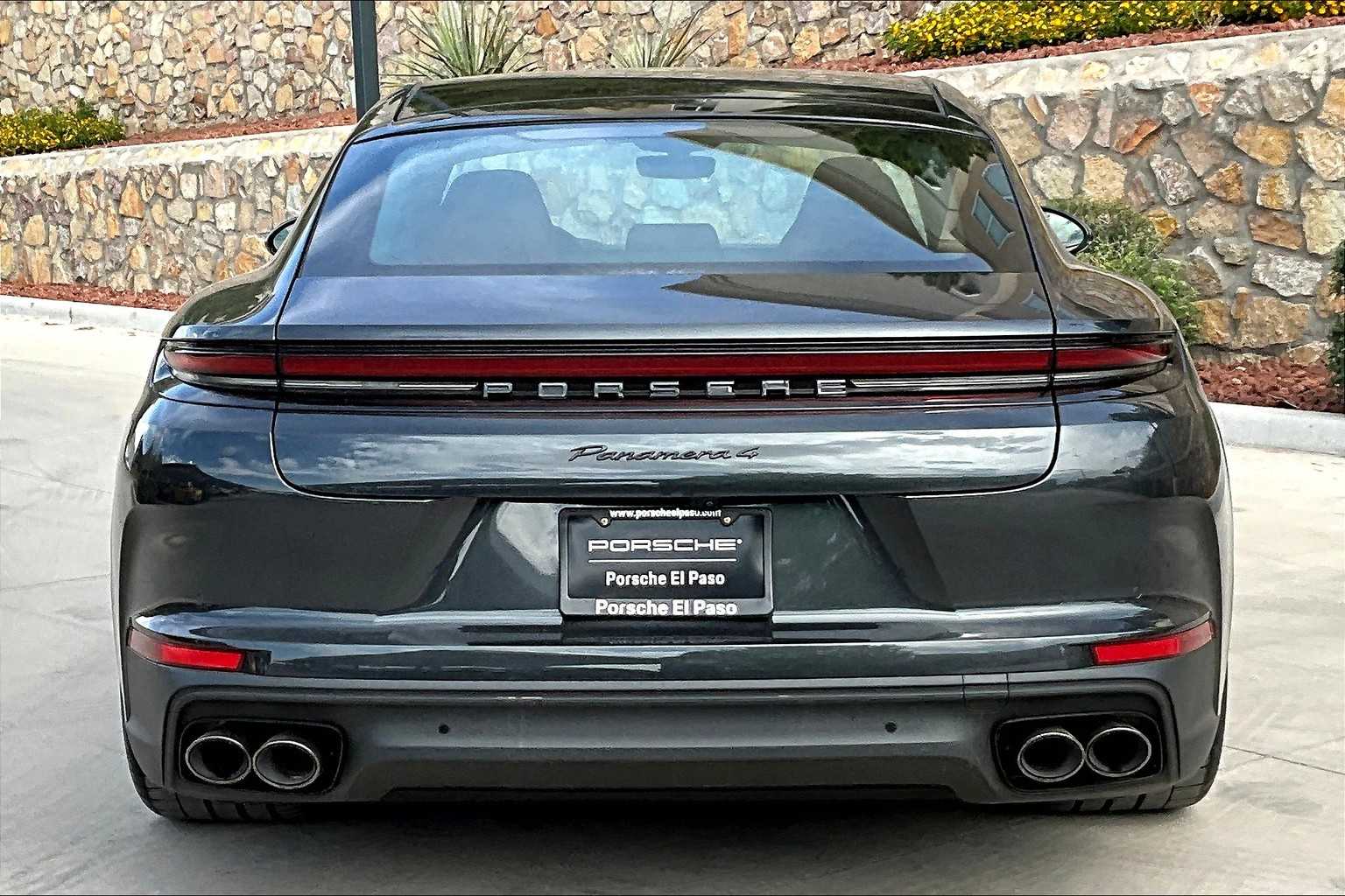 2025 Porsche Panamera 4 photo 6