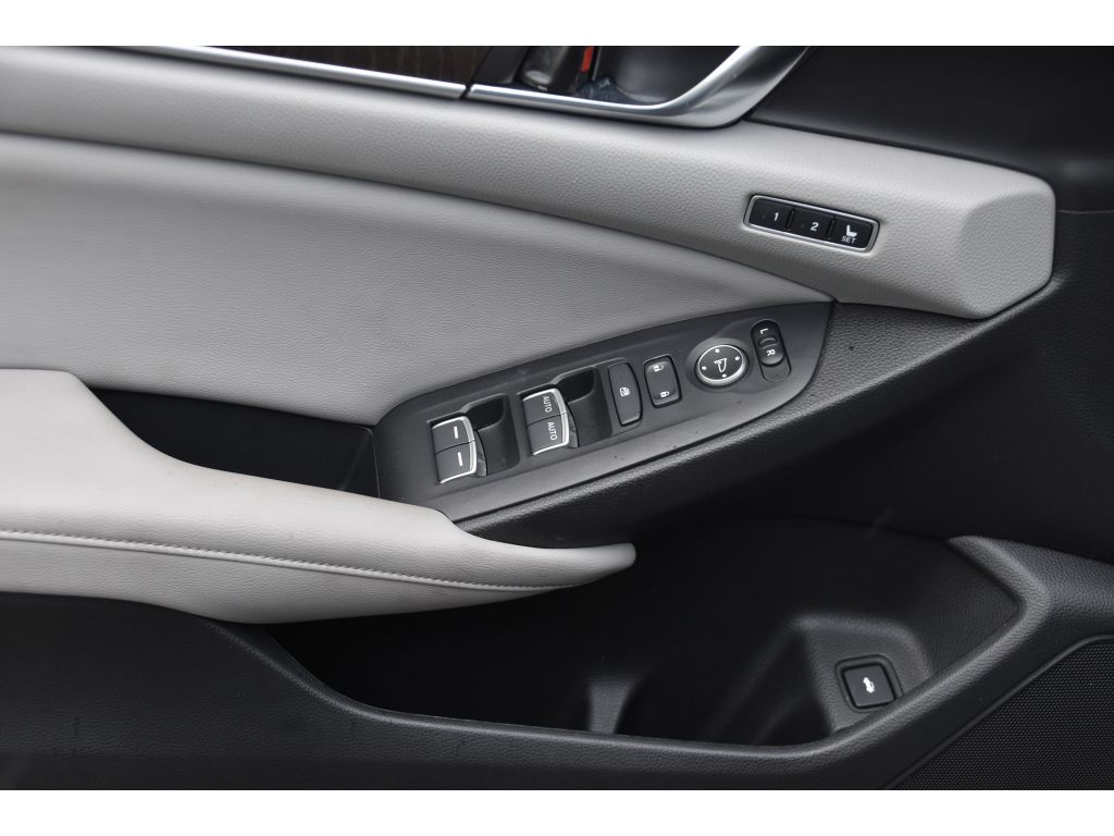 2018 Honda Accord EX-L 1.5T photo 23