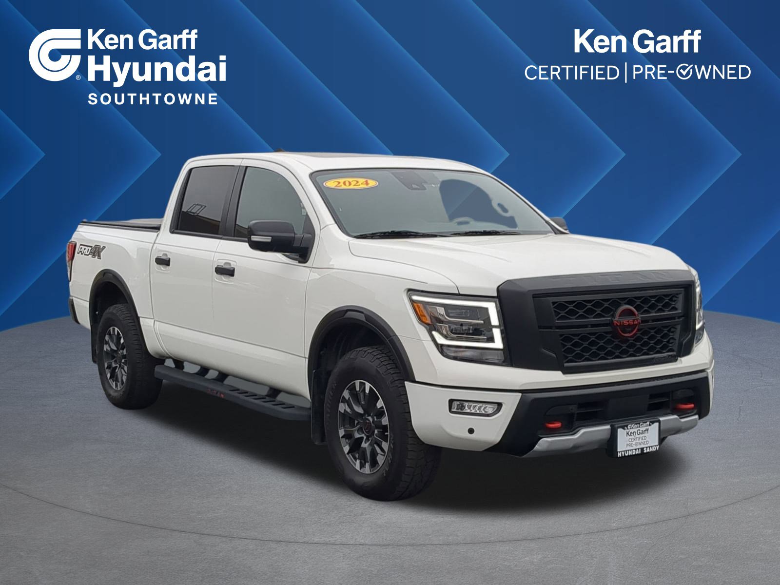 2024 Nissan Titan PRO-4X's photo