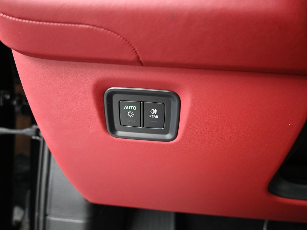 2024 Porsche Cayenne S photo 14