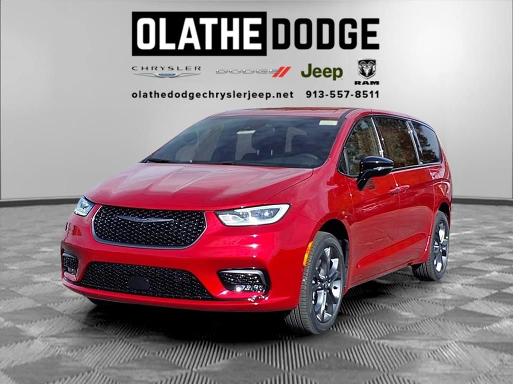 2026 Chrysler Pacifica Select's photo