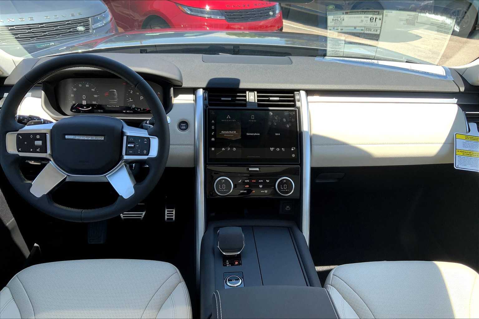 2025 Land Rover Discovery SE photo 5