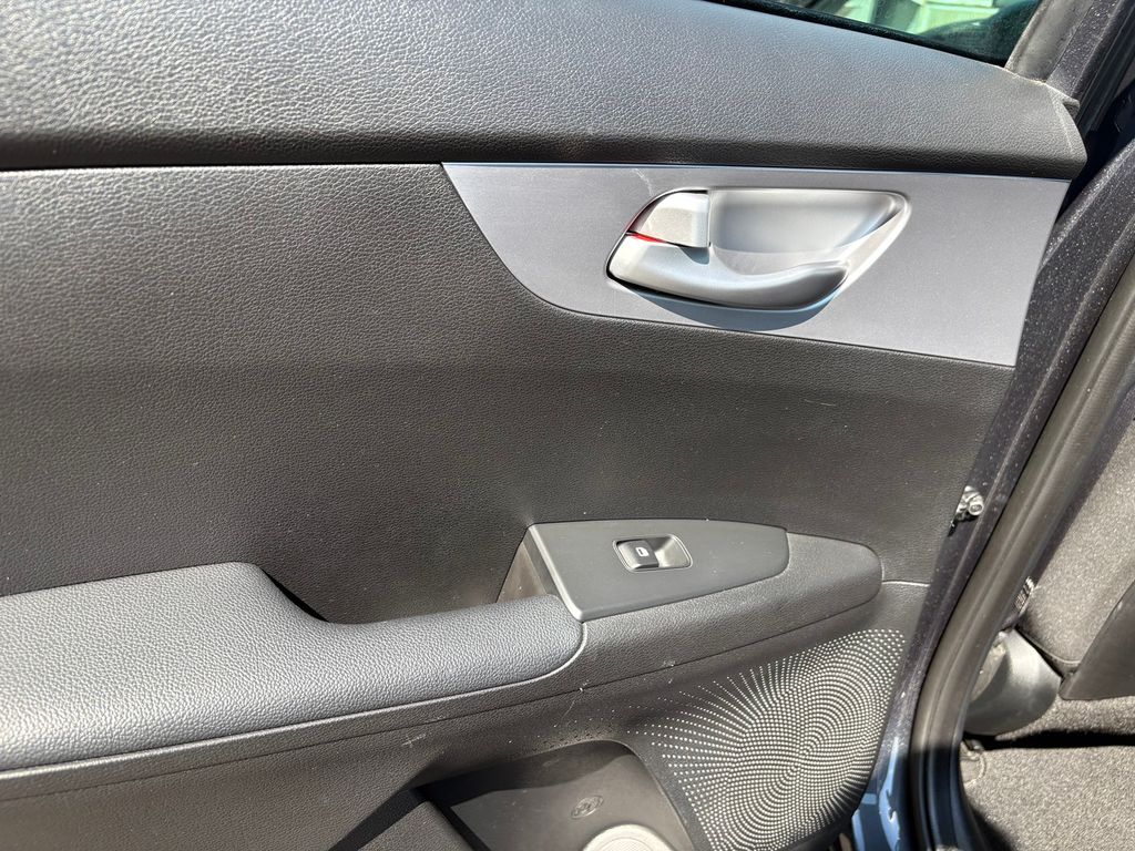 2023 Kia Forte LXS photo 22