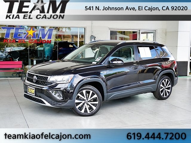 2024 Volkswagen Taos SE's photo