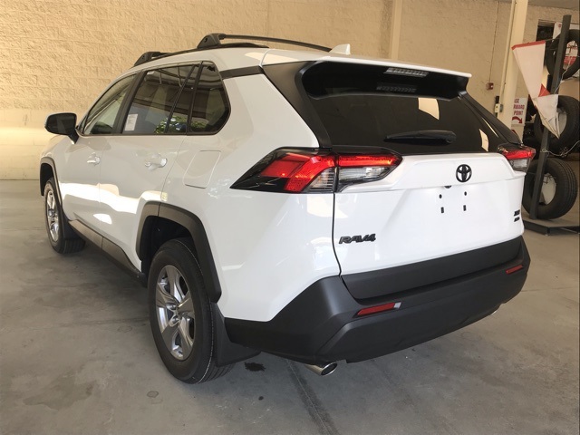 2025 Toyota RAV4 XLE photo 5