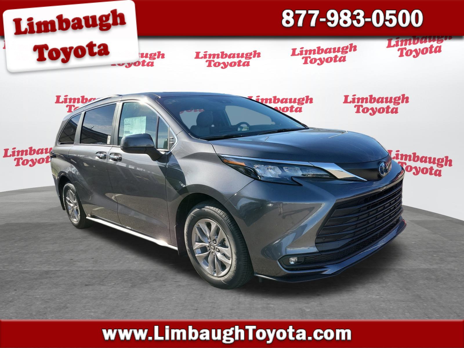 2025 Toyota Sienna XLE's photo