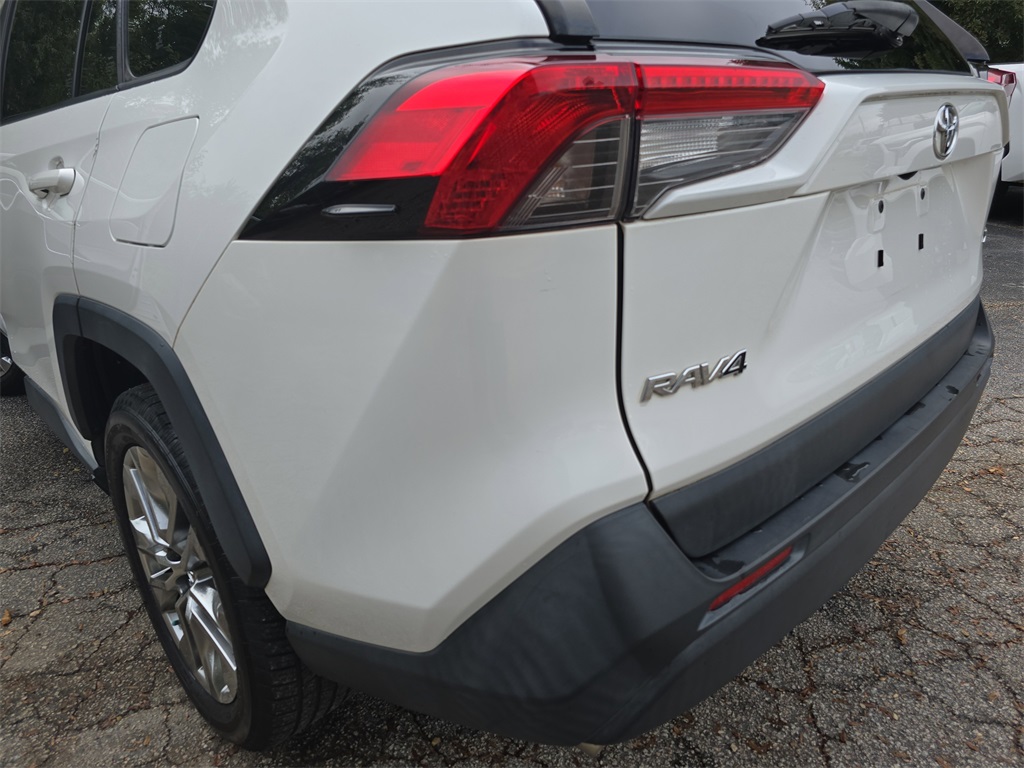 2019 Toyota RAV4 XLE Premium photo 33