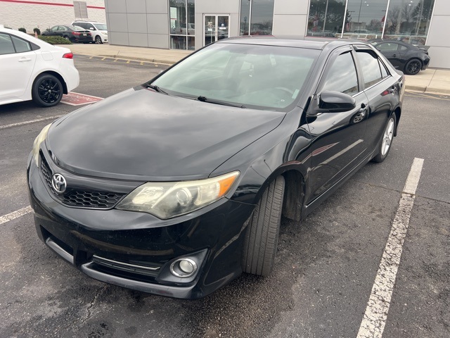 2014 Toyota Camry SE's photo