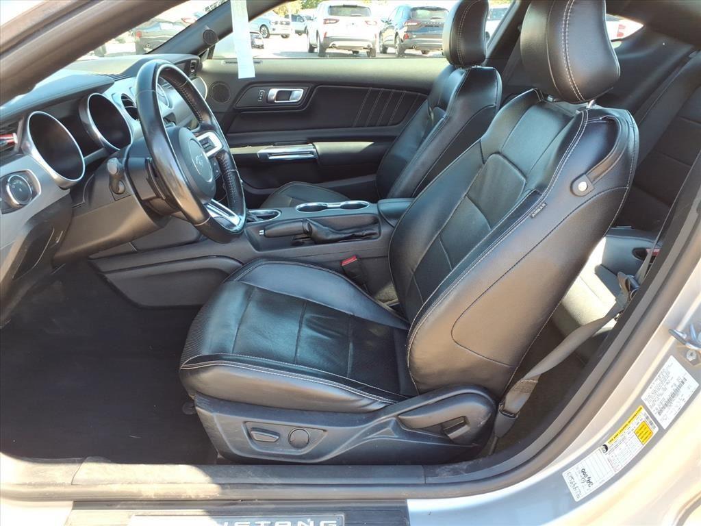 2020 Ford Mustang EcoBoost Premium photo 3