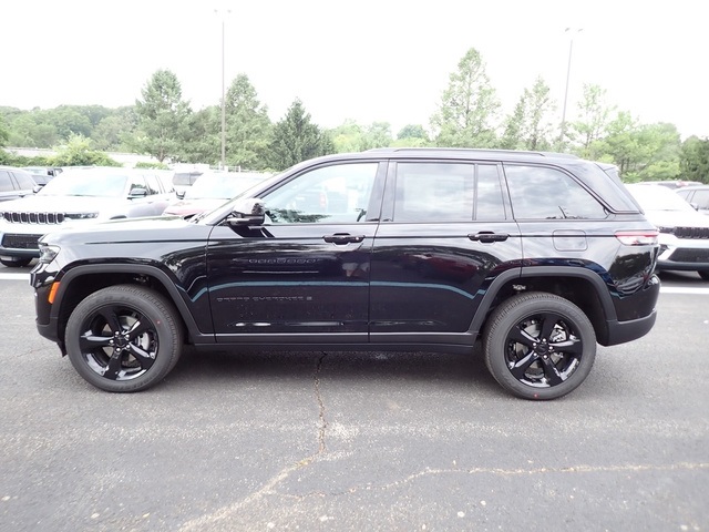 2025 Jeep Grand Cherokee Altitude X photo 2