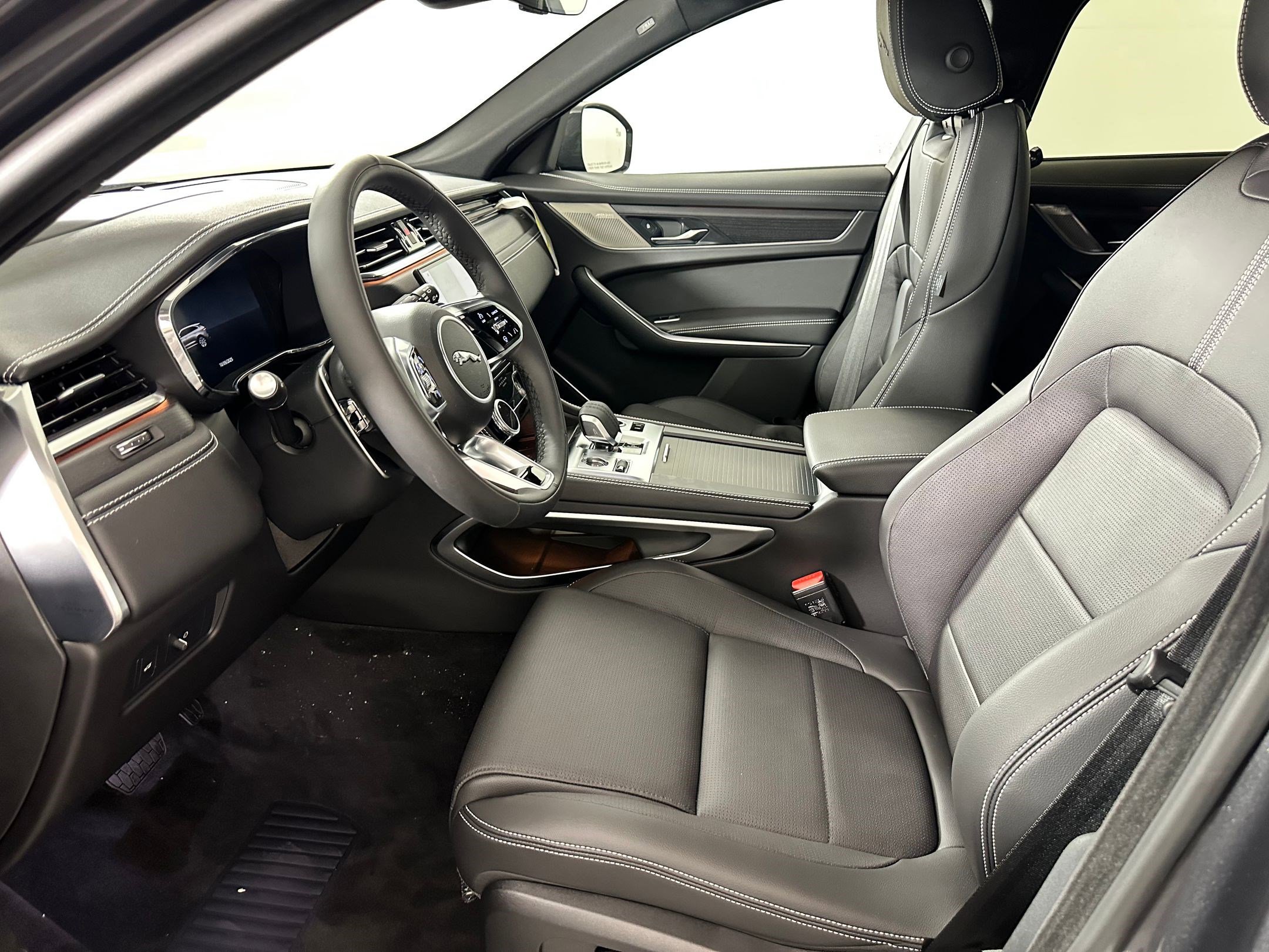 2026 Jaguar F-PACE P250 R-Dynamic S photo 3