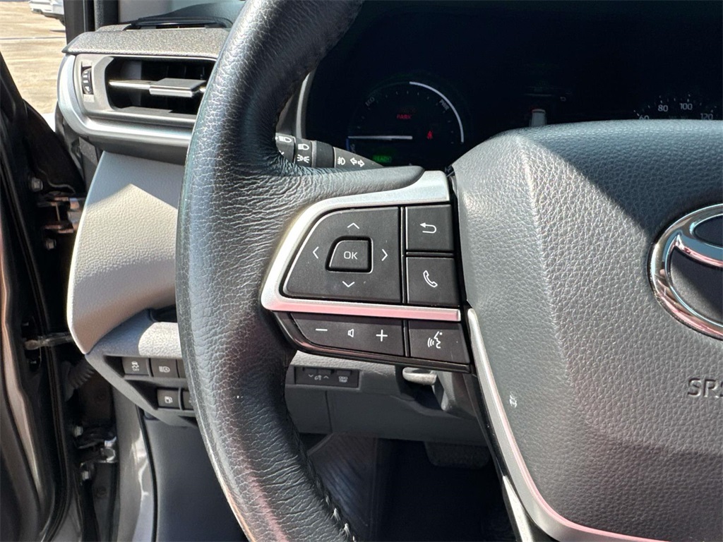 2024 Toyota Sienna XLE photo 24