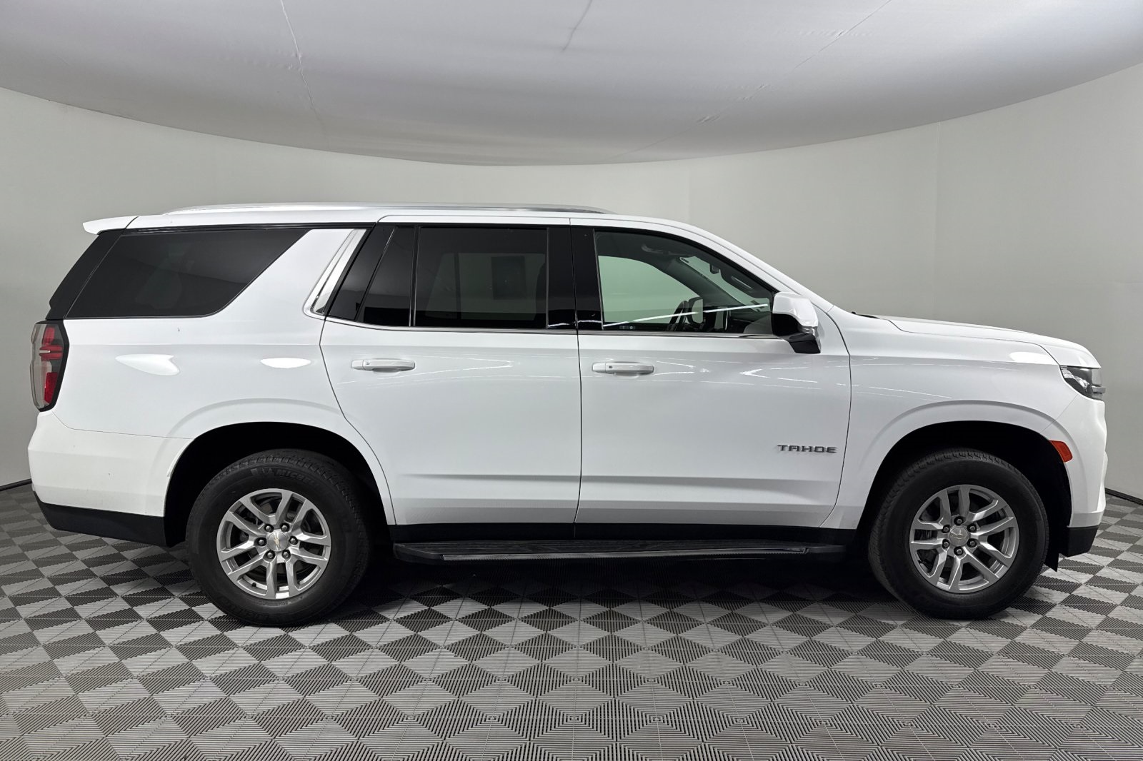2023 Chevrolet Tahoe LT photo 2