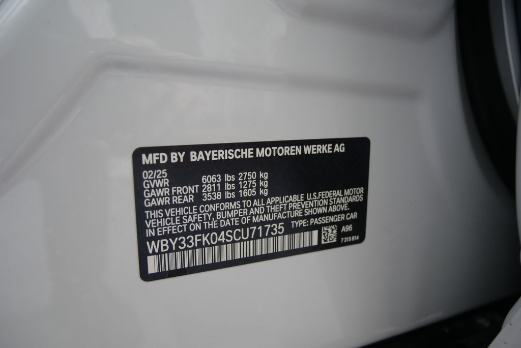 New 2025 Mineral White Metallic BMW eDrive40 image 25