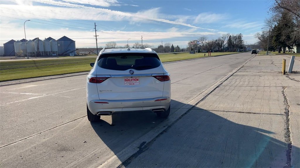 2023 Buick Enclave Essence photo 3