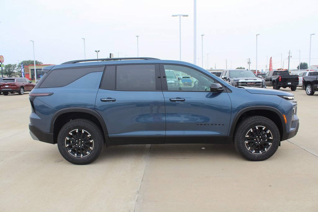 2026 Chevrolet Traverse Z71 photo 2