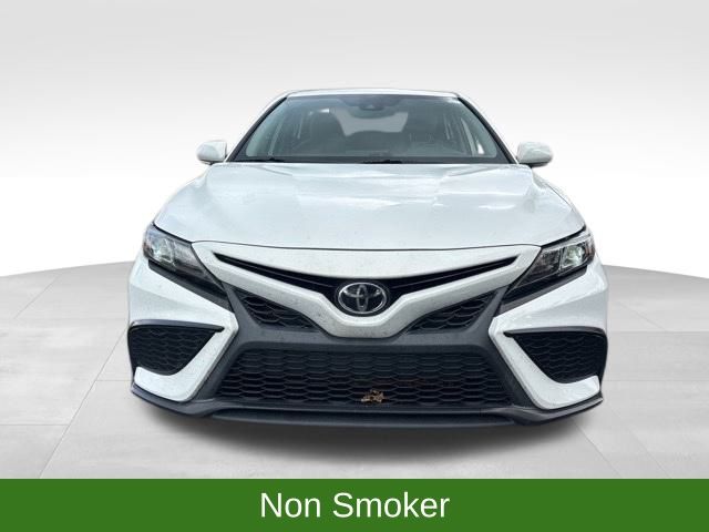 2022 Toyota Camry SE photo 2