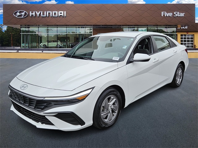 2025 Hyundai Elantra SE photo 3