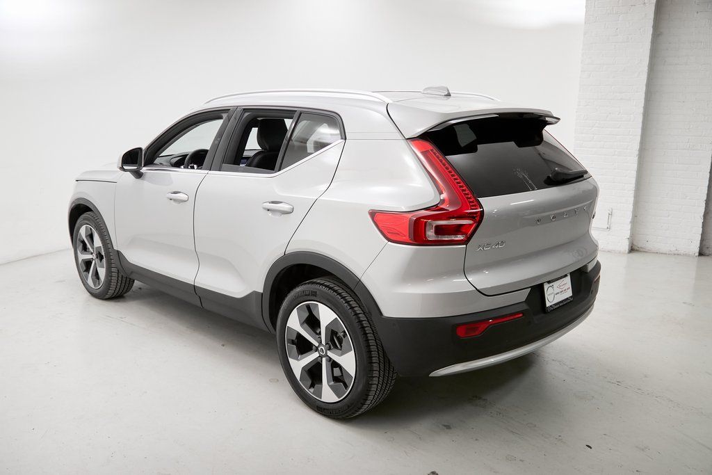 2023 VOLVO XC40 - Image 6