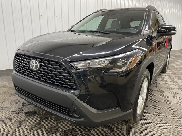 2022 Toyota Corolla Cross LE photo 9
