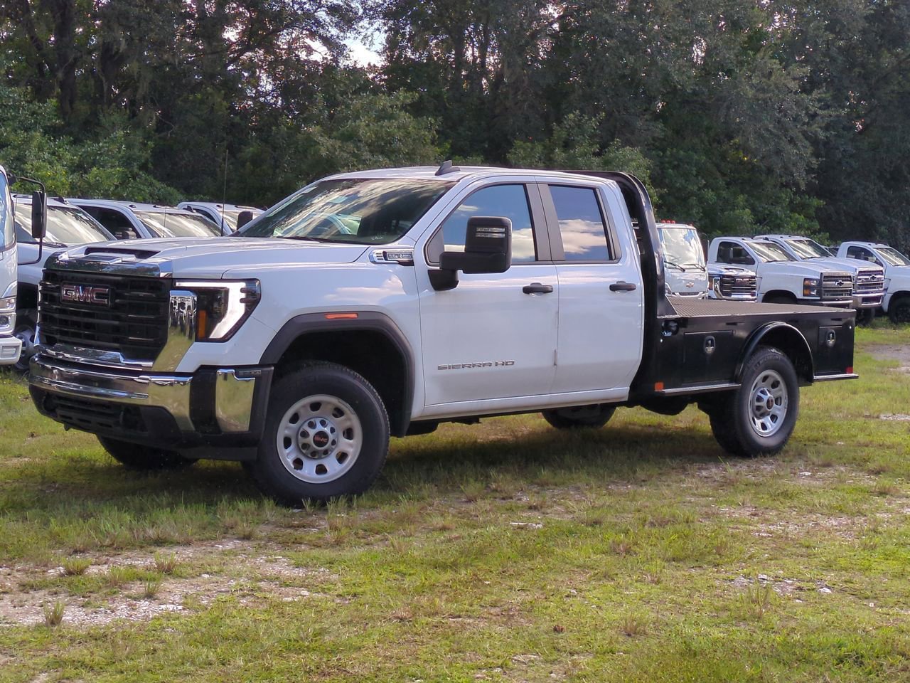 2024 GMC Sierra 3500HD Pro's photo