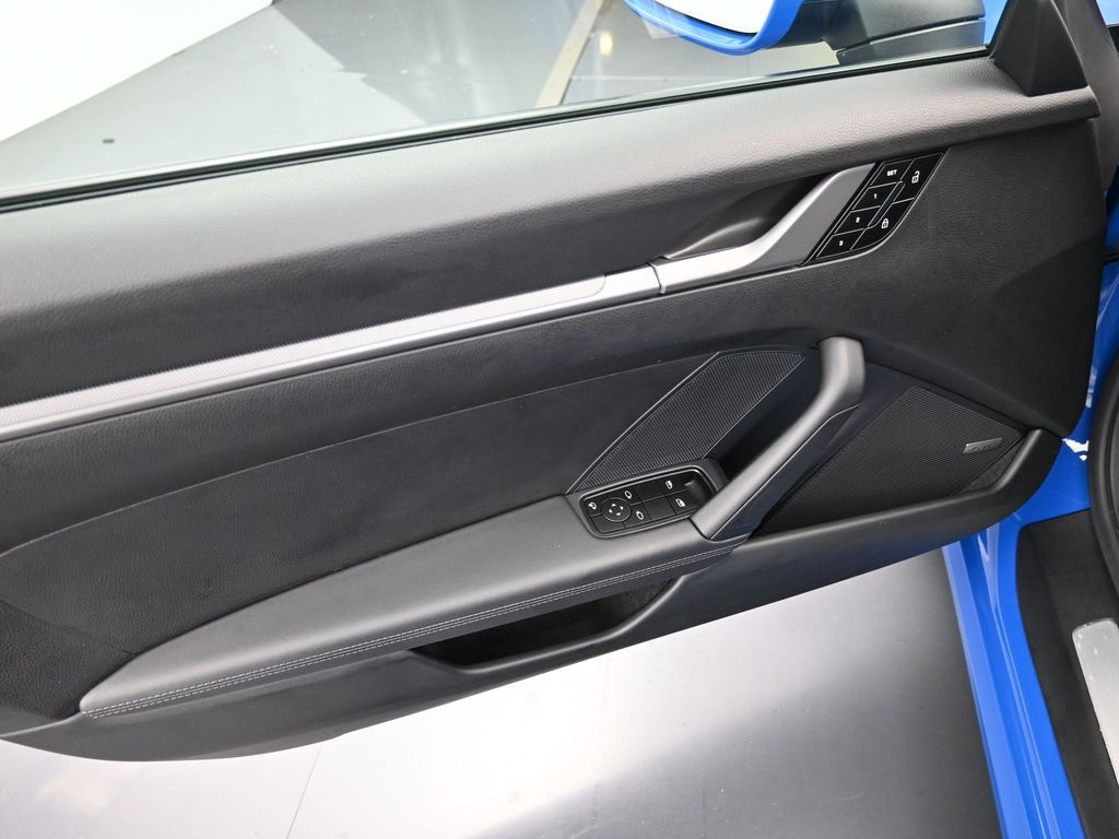 2025 Porsche 911 photo 19