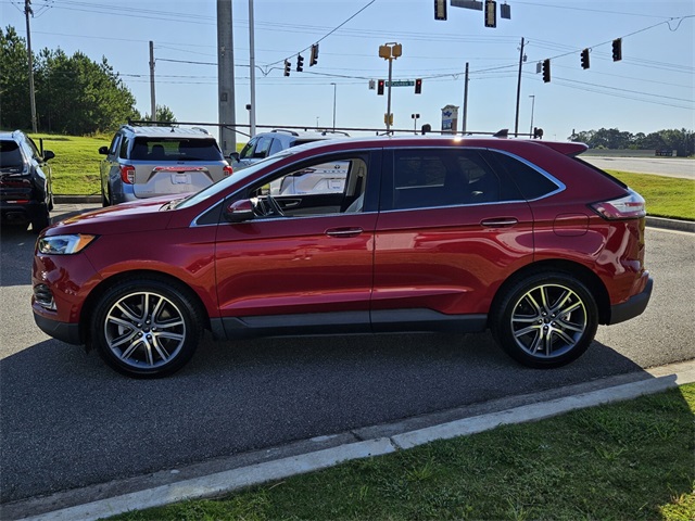 2021 Ford Edge Titanium photo 2