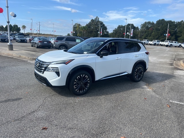 2026 Nissan Rogue Platinum photo 3