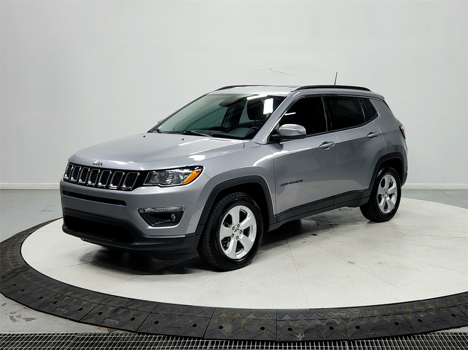 2018 Jeep Compass Latitude photo 3