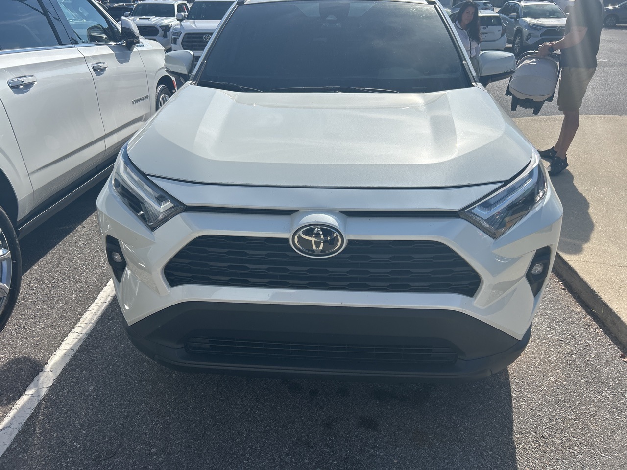 2022 Toyota RAV4 XLE Premium photo 2