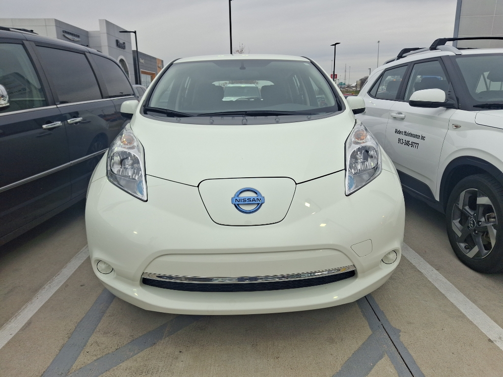 Used 2017 Nissan LEAF SV with VIN 1N4BZ0CP9HC309411 for sale in Merriam, KS